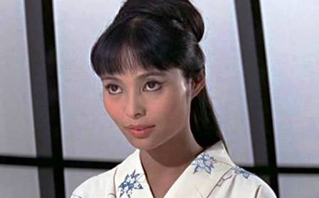 Berkenalan dengan 24 Gadis Bond (Bagian I)